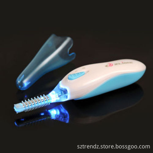 Mini eyelash curler with demountable comb and heating to curl, keeps long lasting eyelash